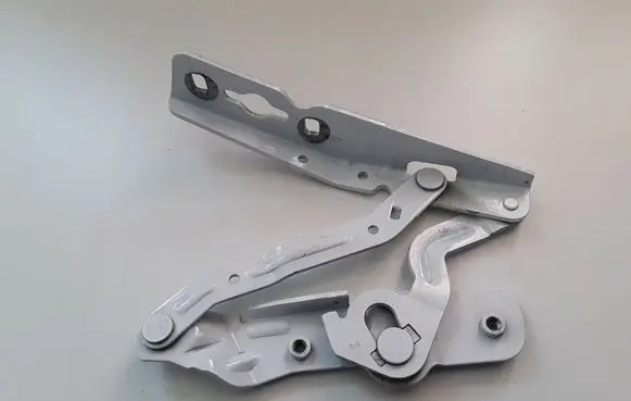 Engine bonnet/hood hinges