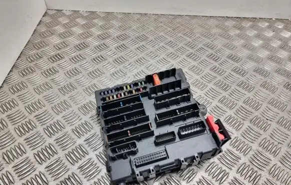 Opel Signum Fuse module 13170891