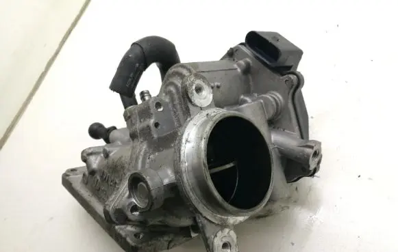 Volkswagen Golf VII Throttle valve 04L128637B 04L128063P