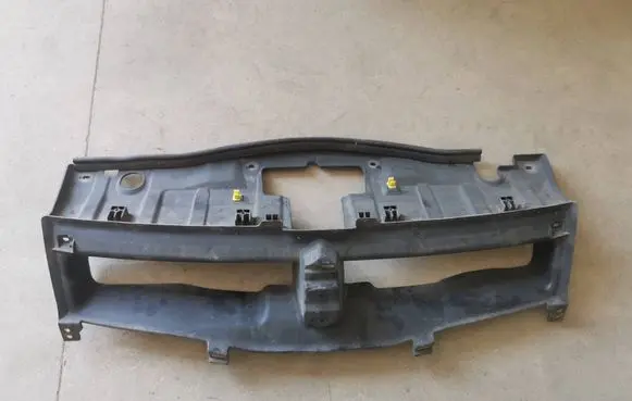 Suzuki Grand Vitara II Front grill 7212177KA