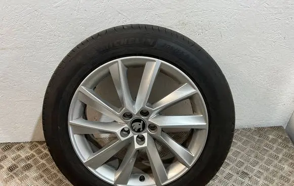 Skoda Kamiq R17 alloy rim 657601025