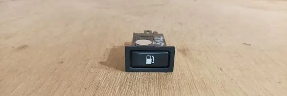 Toyota Avensis T250 Fuel tank opening switch 156795