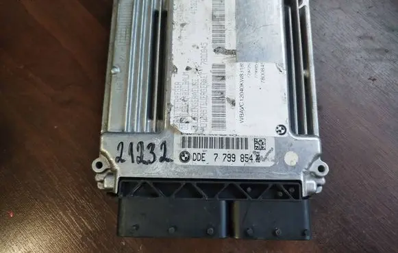 BMW 3 E90 E91 Engine control unit/module 7799854