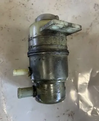 Power steering fluid tank/reservoir