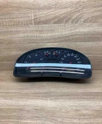 Volkswagen PASSAT B5 Speedometer (instrument cluster) 310919861J 110008793