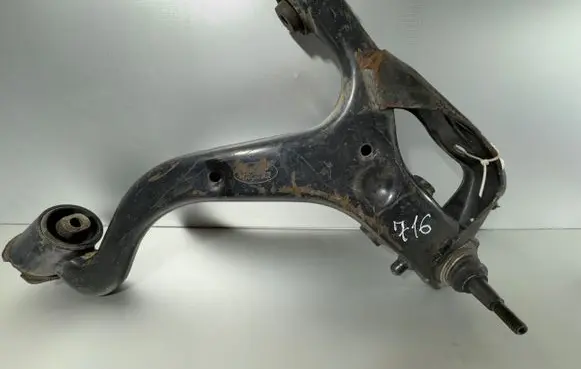 Land Rover Discovery 4 - LR4 Front lower control arm/wishbone