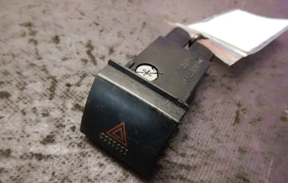 Toyota Avensis T220 Hazard light switch 
