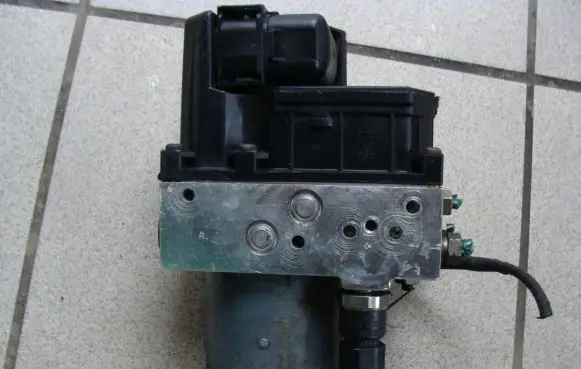 Renault Scenic I ABS Pump 8200090690 64B02AAY1