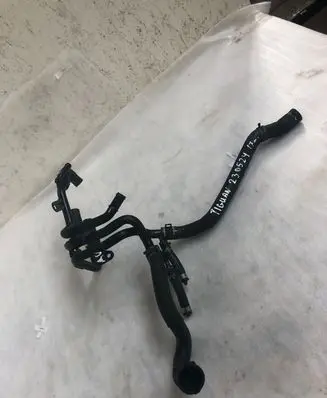 Volkswagen Tiguan Engine coolant pipe/hose 04l121064