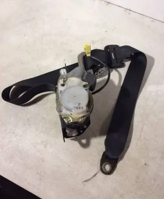 Lexus IS 200-300 Front seatbelt 353342