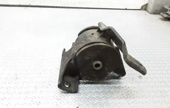 Suzuki Liana Engine mount bracket