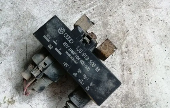 Seat Ibiza III (6L) Coolant fan relay 1J0919506M 104400000