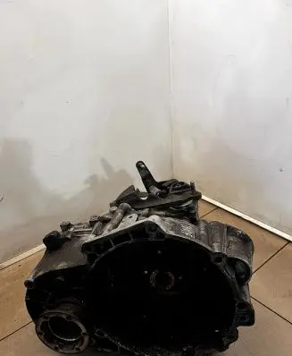 Volkswagen Jetta V Manual 6 speed gearbox JLU