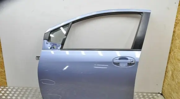 Toyota Yaris Front door 8S7