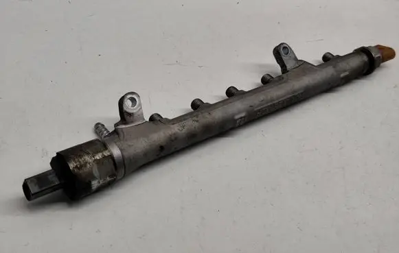 Skoda Octavia Mk2 (1Z) Fuel main line pipe 03L130089B 600000879 03L130764A