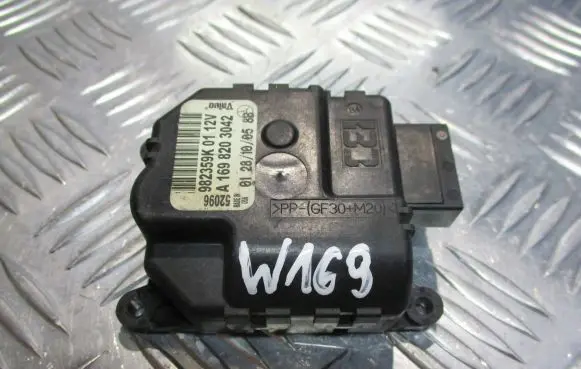 Mercedes-Benz A W169 Central body control module A1698203042