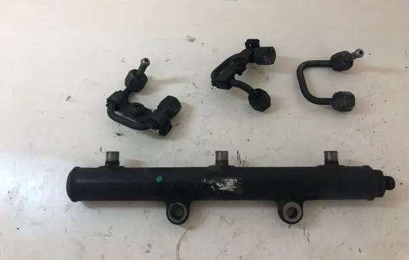 Citroen C5 Fuel main line pipe
