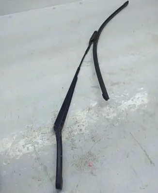 Volkswagen Polo V 6R Front wiper blade arm