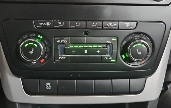 Skoda Yeti (5L) Climate control/heater control trim 3T0907044BL IMPRK1575303