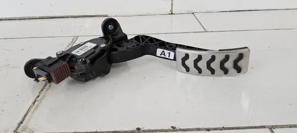 Audi A6 S6 C6 4F Accelerator throttle pedal PA66GF40