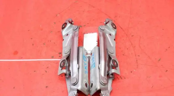 Mazda 3 II Tailgate/trunk/boot hinge