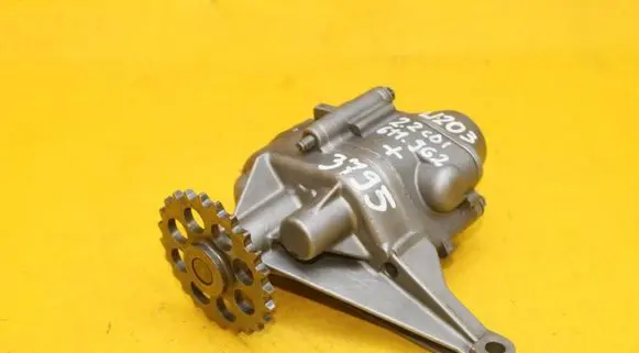 Mercedes-Benz C W203 Oil pump 