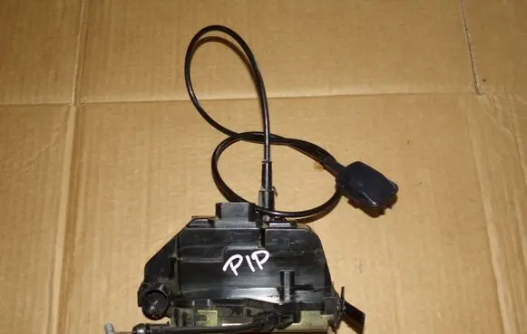 Renault Megane II Front door lock