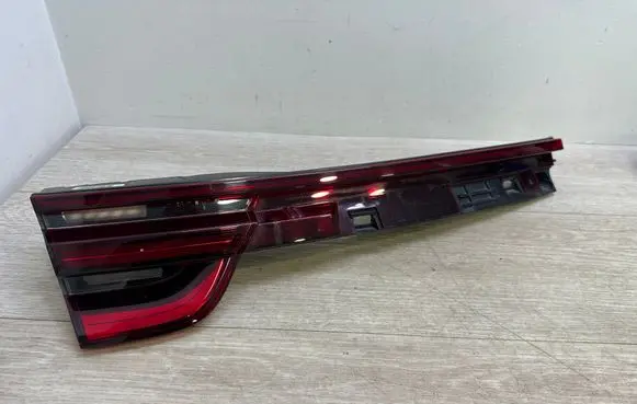 Tailgate rear/tail lights
