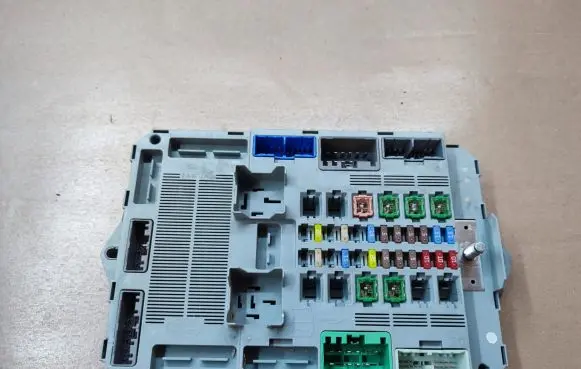 Jaguar XF X250 Fuse module DX2314D628AG