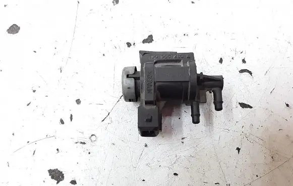Audi A4 S4 B5 8D Turbo solenoid valve 1j0906283a