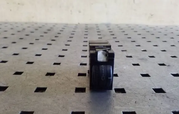 Toyota RAV 4 (XA20) Light switch