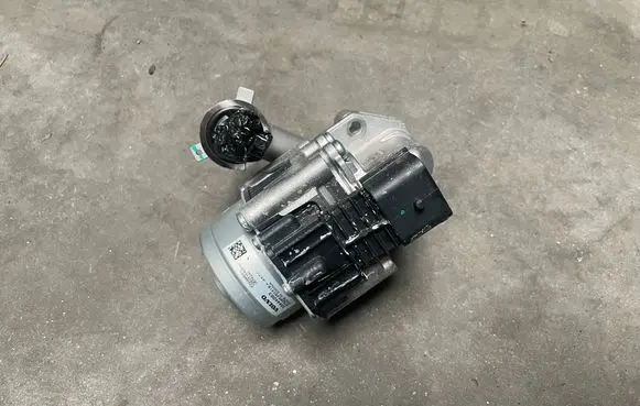 Volvo XC40 Oil pump 32444083