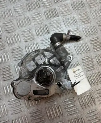 Volkswagen Amarok Vacuum pump 03L145100E
