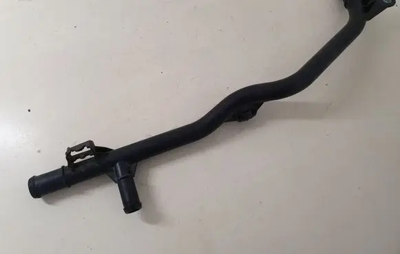 Audi Q2 - Engine coolant pipe/hose 04C121070B
