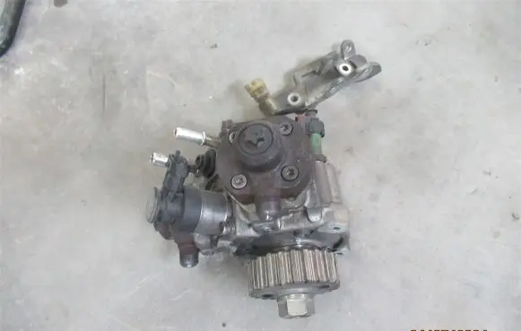 Jaguar XF X250 Fuel injection high pressure pump AH2Q9B395AD 0445010629 0928400756