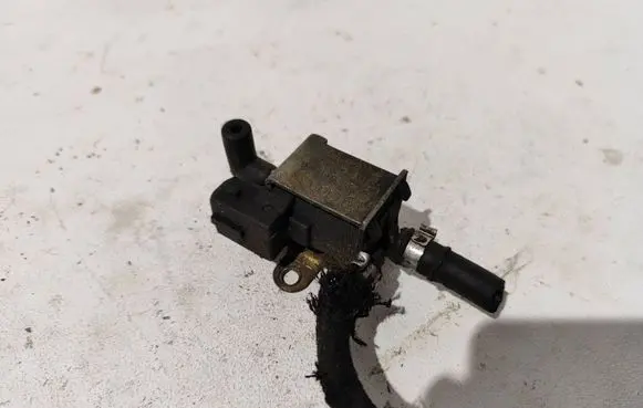 Audi A6 S6 C5 4B Turbo solenoid valve 026906283H 00T297 721610100