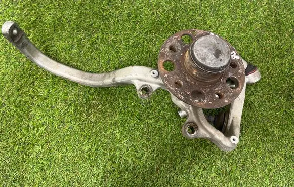 Mercedes-Benz CLS C219 Front wheel hub