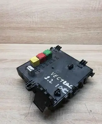 Opel Signum Fuse module 13125489