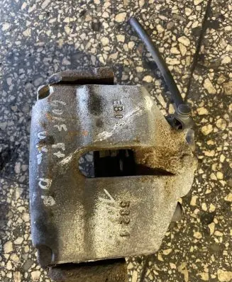 Volkswagen Golf Plus Front brake caliper