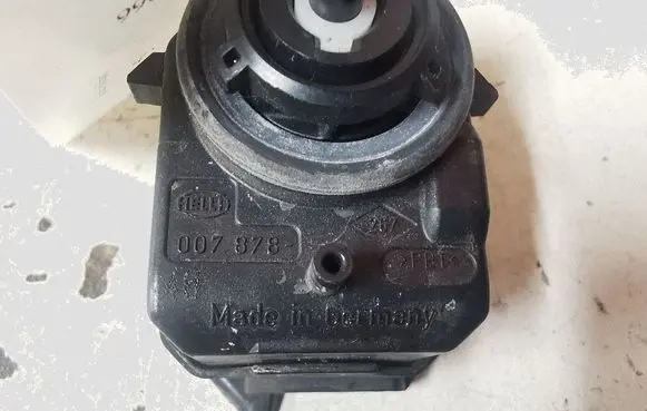 Renault Clio II Headlight level adjustment motor 7700420737
