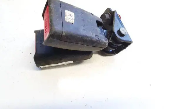 Middle seatbelt buckle (rear)