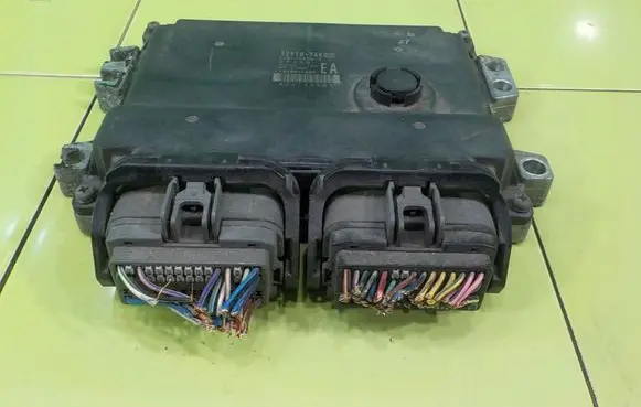 Suzuki Grand Vitara II Engine control unit/module 3391076K00
