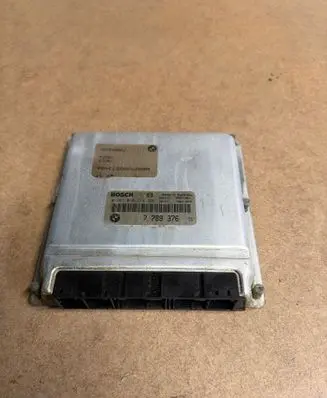 BMW 5 E39 Engine control unit/module 7789376 0281010314