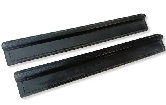 Chrysler Crossfire Front sill trim cover A1936800135