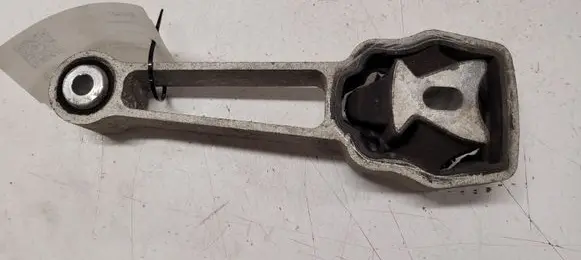 Volvo S80 Engine mount bracket