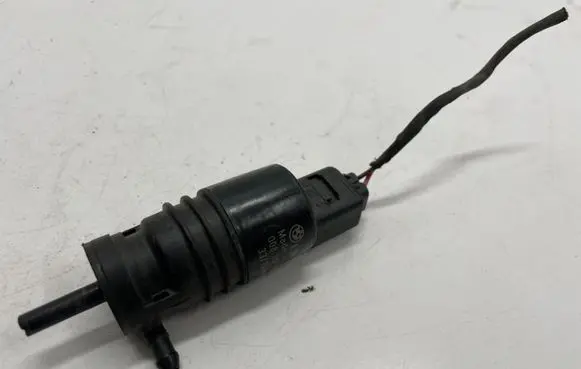 BMW 5 F10 F11 Windscreen/windshield washer pump 8362154