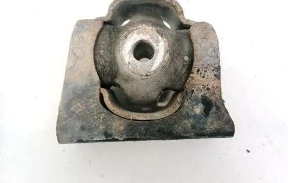 Toyota Auris 150 Engine mount bracket