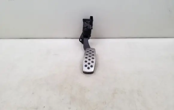 Opel Insignia A Accelerator throttle pedal 13237352