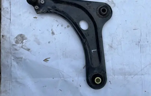 Citroen C3 Front control arm 1682730980