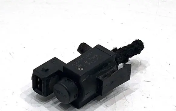 BMW 5 E60 E61 Fuel pressure regulator 72234100